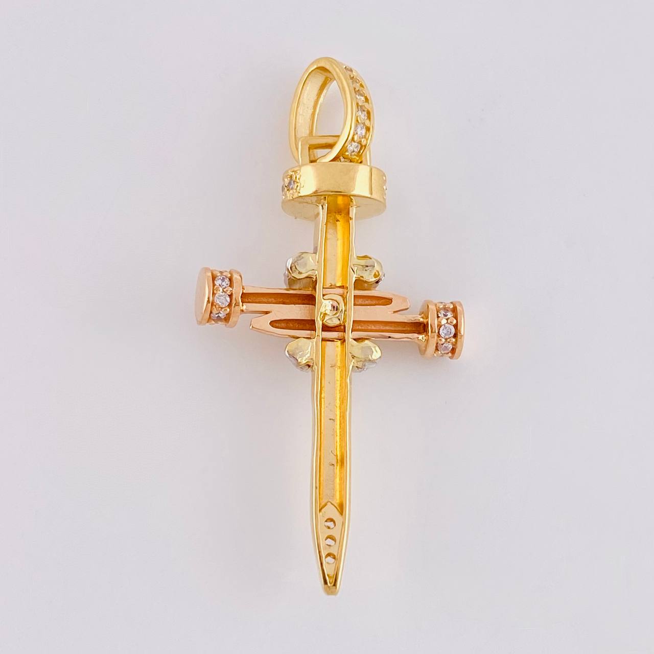 Dije Cruz Clavo 3.95 g / 1 1/2 in Tres Oros 18K