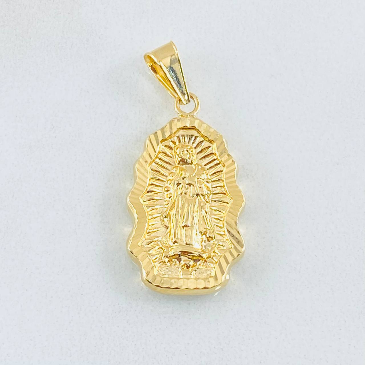 Dije Silueta Virgen Guadalupe 1.65gr / 1 1/4 in / Oro Amarillo 18K ©
