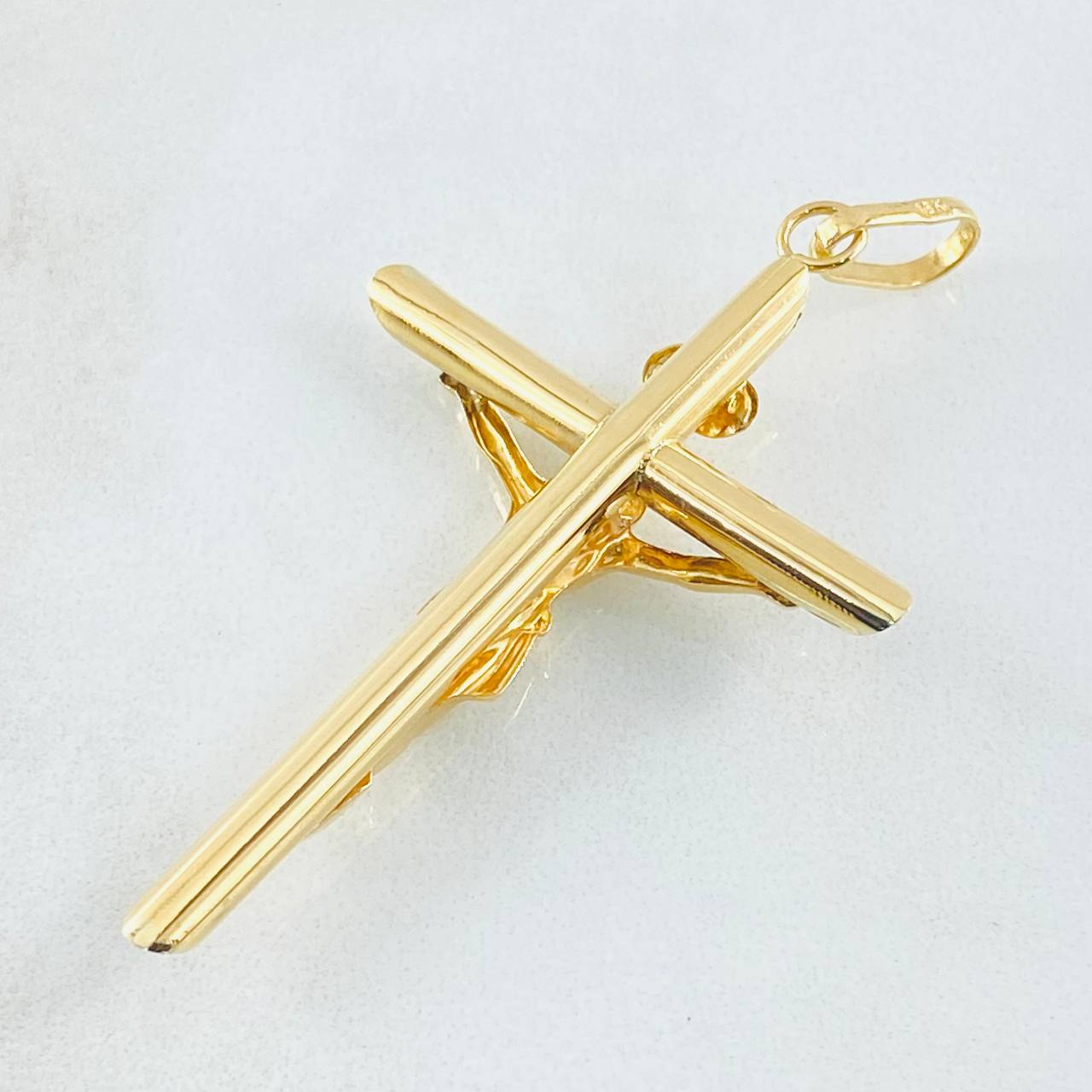 Dije Cruz Cristo 2.55gr / 2 1/4 in / Oro Amarillo 18K