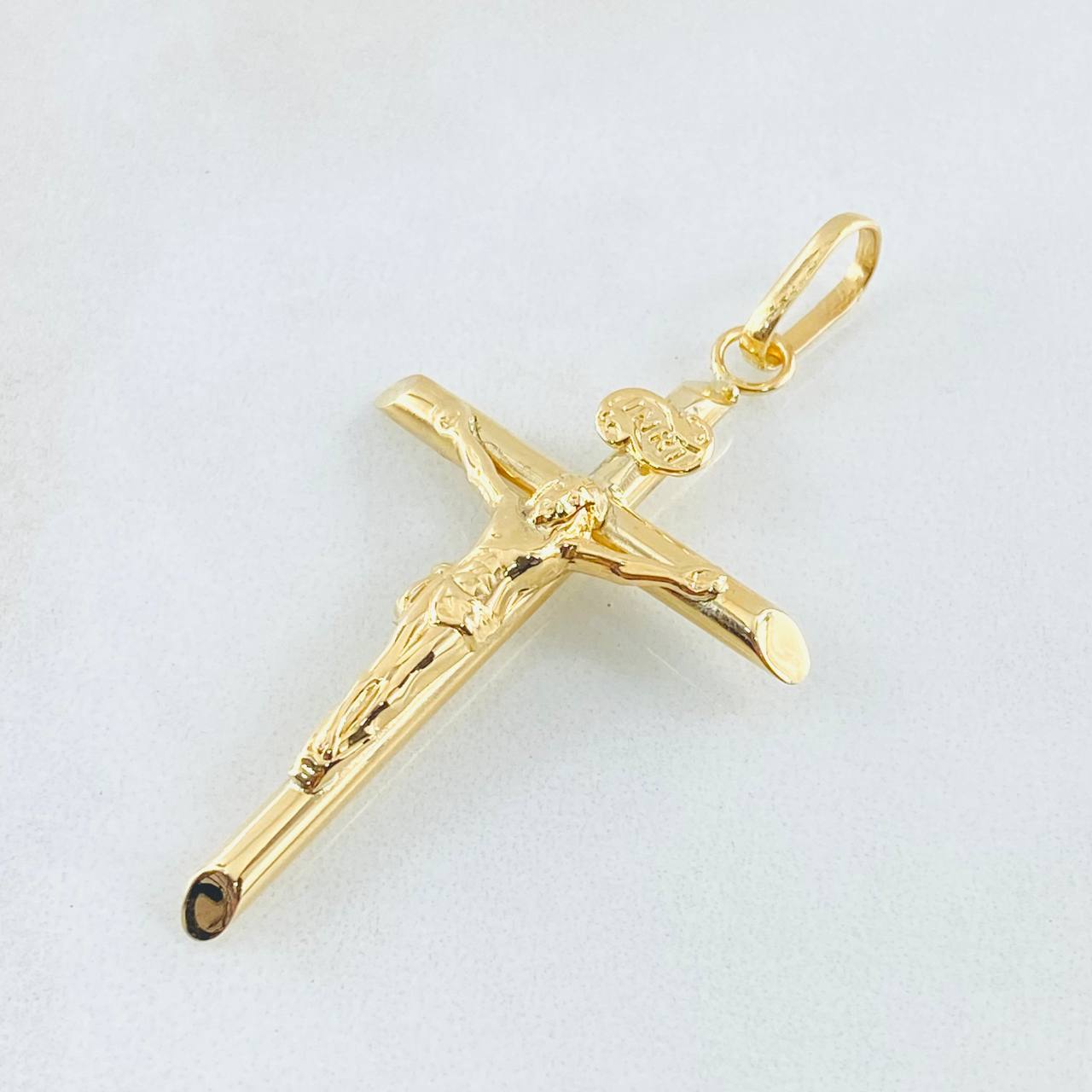 Dije Cruz Cristo 1.95gr / 2 in / Oro Amarillo 18K