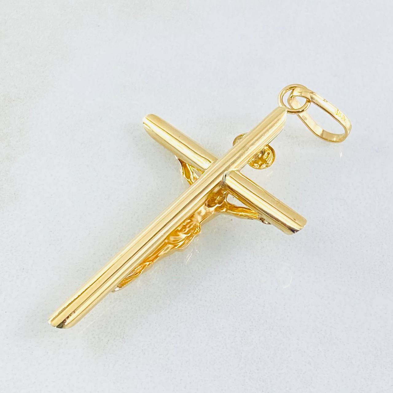 Dije Cruz Cristo 1.95gr / 2 in / Oro Amarillo 18K