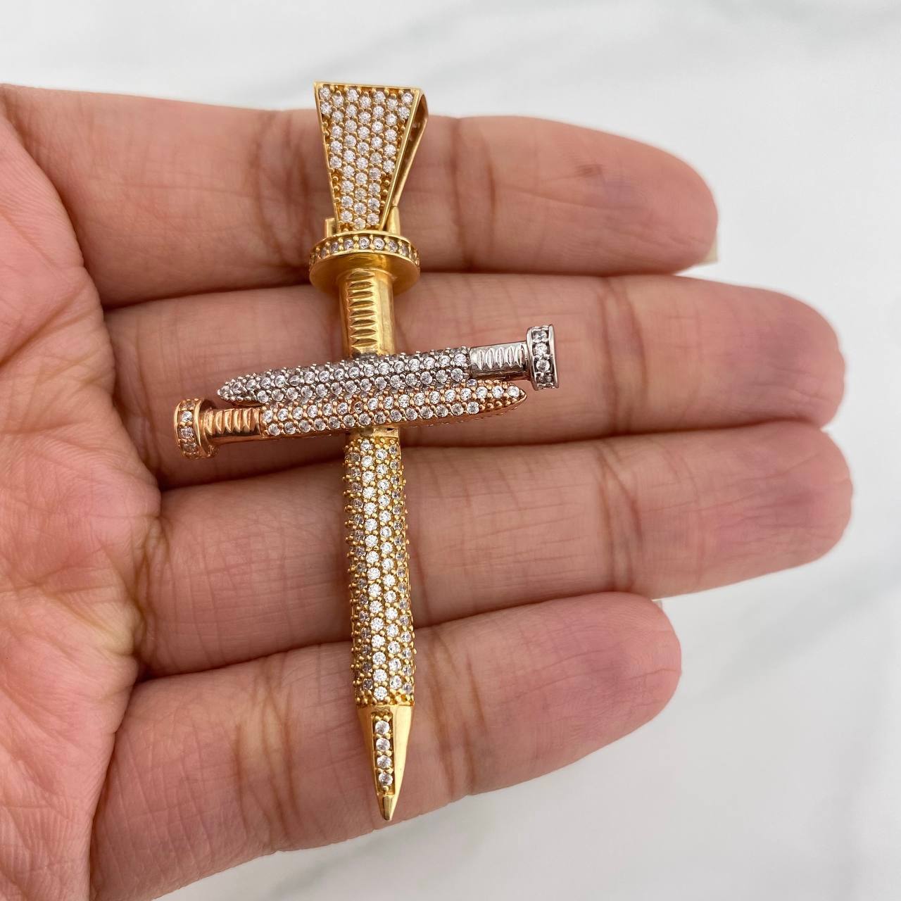 Dije Cruz Clavos 11.25 g / 2 1/2 in Tres Oros 18K