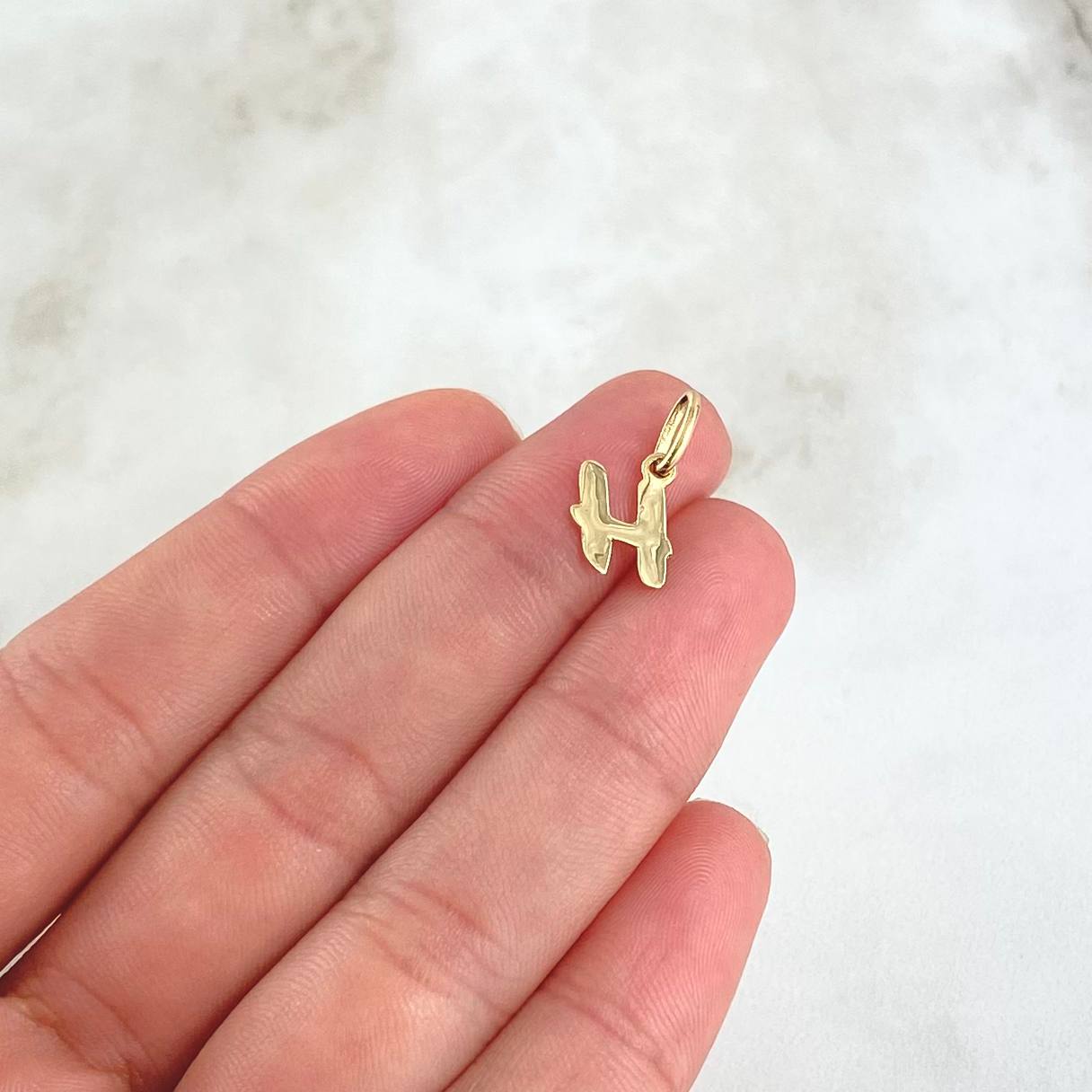 Pendant Letter H Cursive 0.5gr / 0.8in / 18K Gold ©