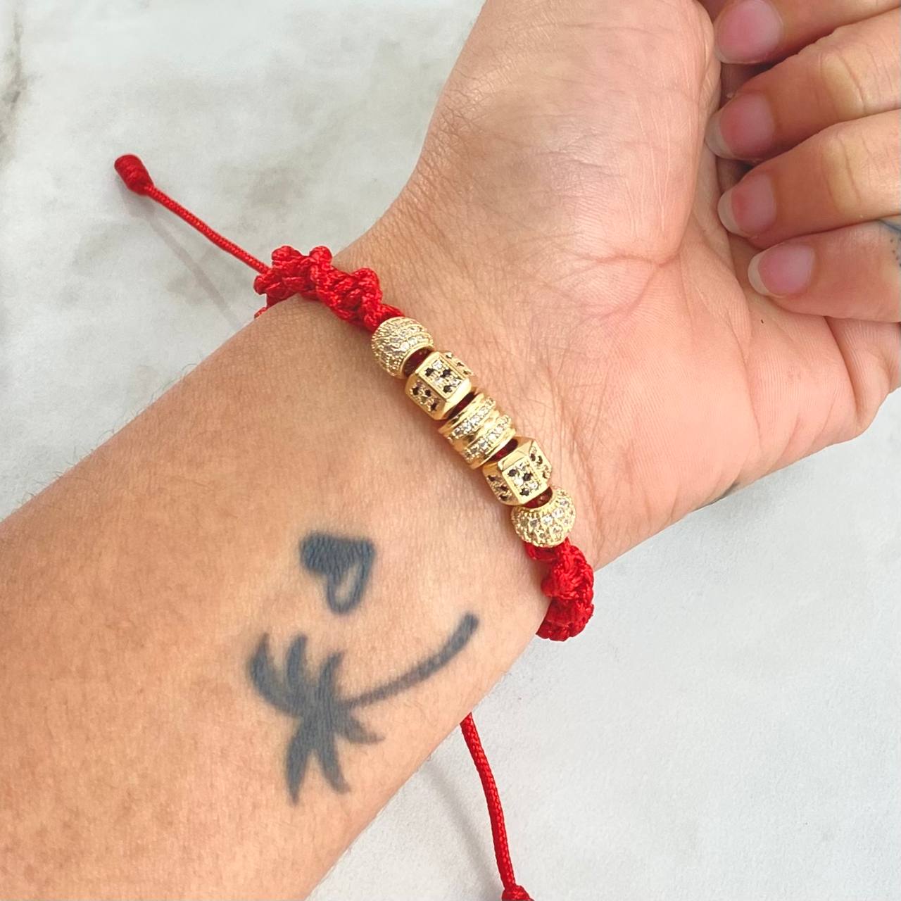 Red Bracelet Cylinder Hexagon Fire Barrel 6.05gr / 7mm-6mm-7mm White-Black Zircons 5 pcs 18K Yellow Gold