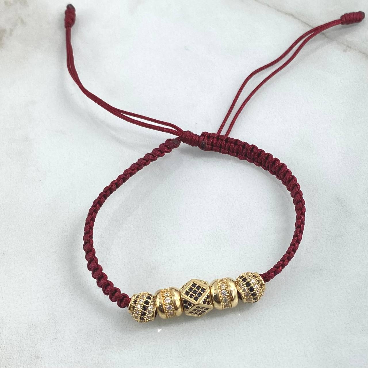 Pulsera Vinotinto Dodecágono Barril Bolas de Fuego 4.8gr / 6mm Circones Blancos-Negros 5 und Oro Amarillo 18K