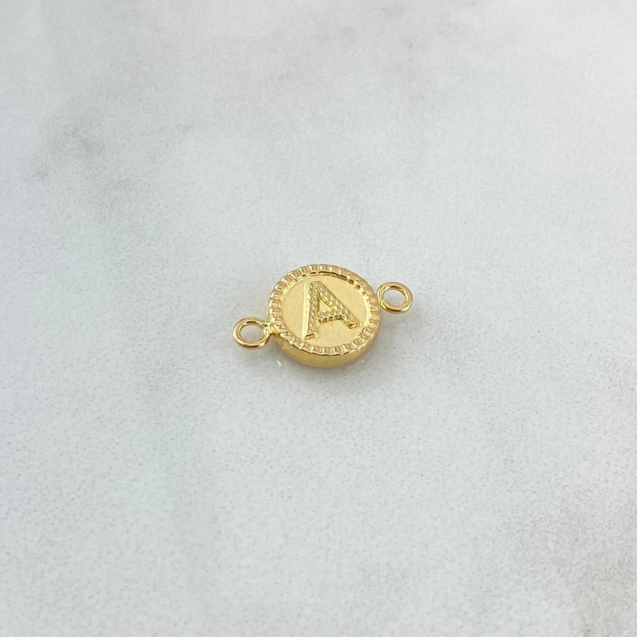 Herraje Letra A Mate 0.65gr / 1cm-1.7cm / Circulo Bordeado Oro Amarillo 18K *