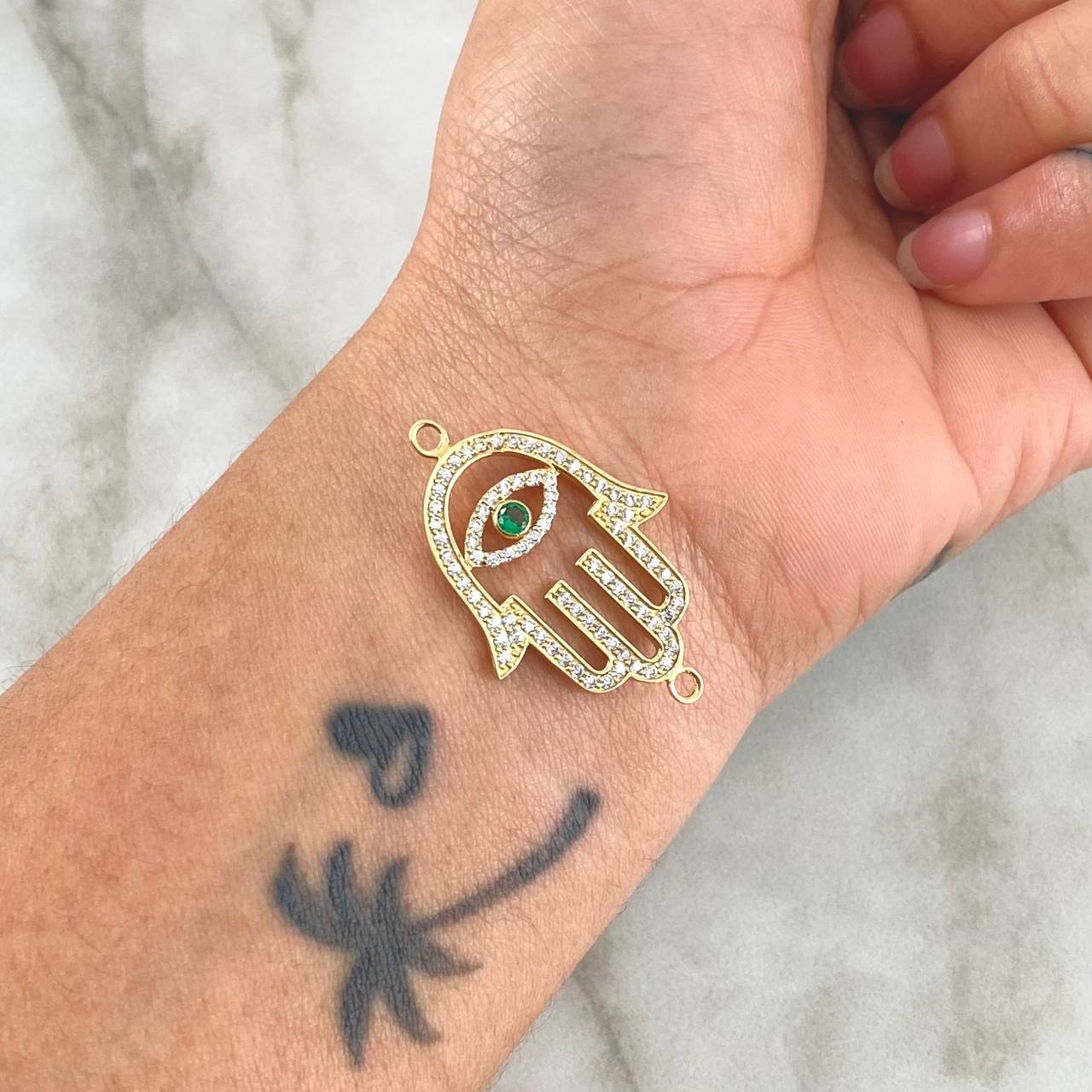 Charm Hamsa Hand 2.9gr / 3.2cm / White Green Zircons 18K Yellow Gold *