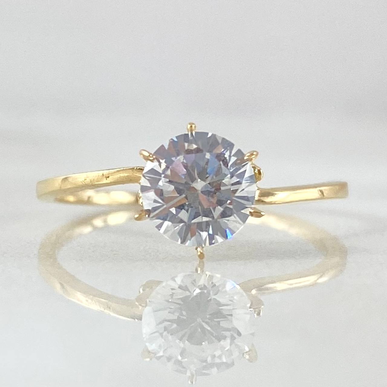Single Spark Solitaire Ring 1.3gr / Size 5 3/4 / 18K Gold ©