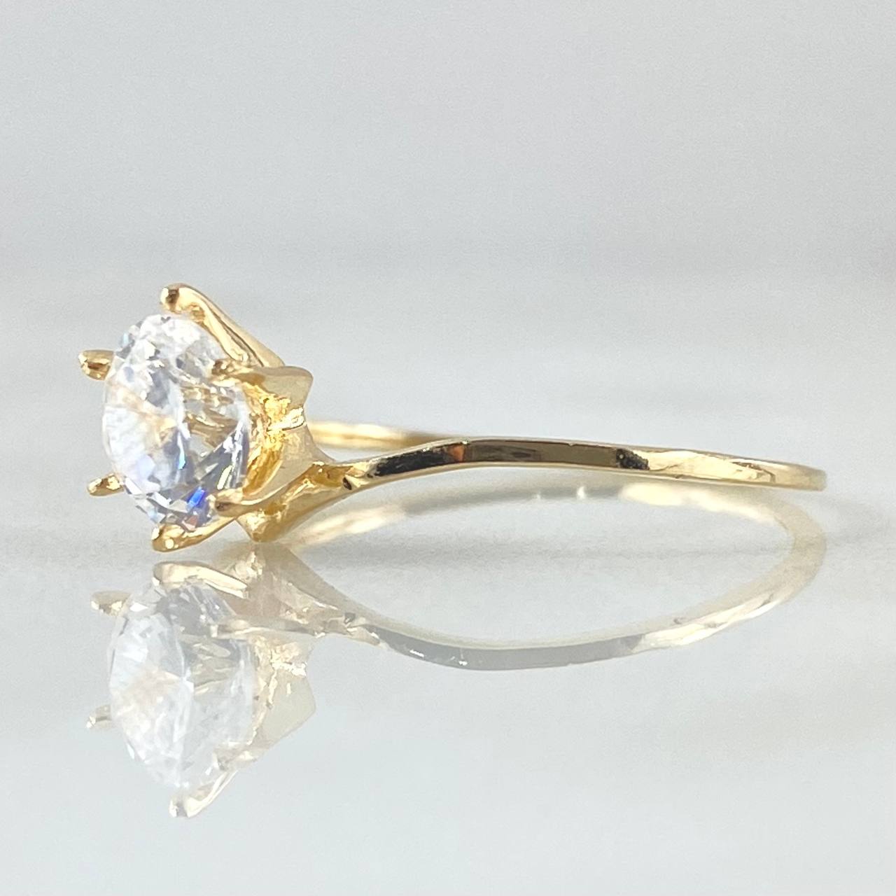Delicate V Solitaire Ring 1.3gr / Size 7 / 18K Gold ©