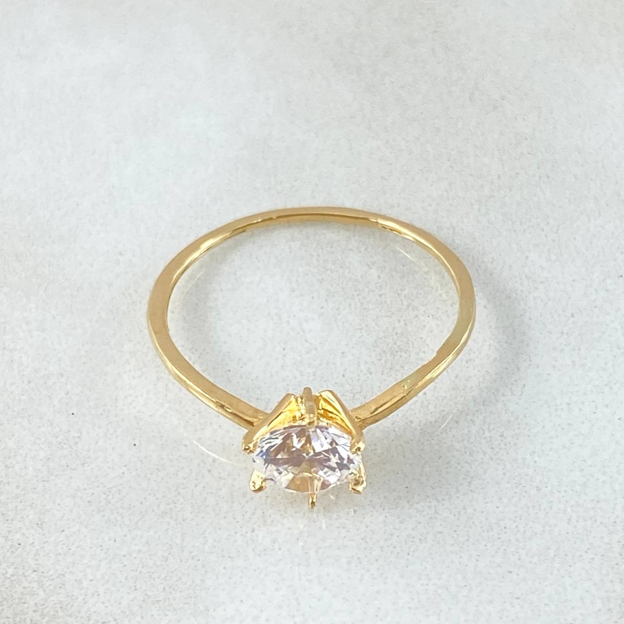 Delicate V Solitaire Ring 1.3gr / Size 7 / 18K Gold ©