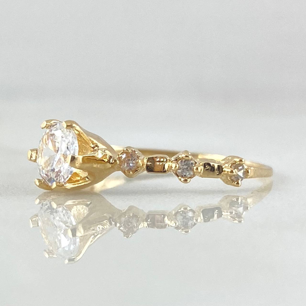 Anillo Solitario Rombos 1.55gr / T6 / Oro 18K ©