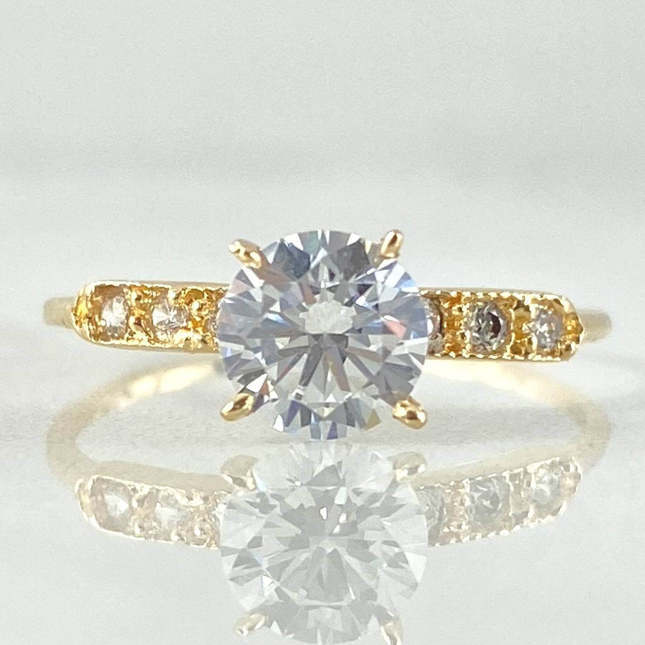 Fixed Rail Solitaire Ring 1.5gr / Size 6 1/2 / 18K Gold ©