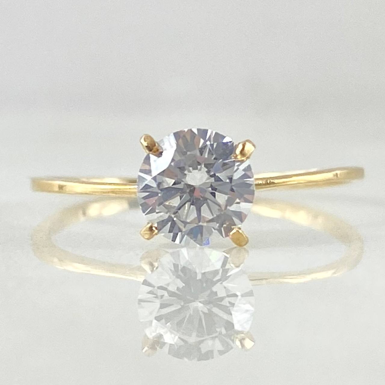 Anillo Solitario 1.35gr / T7 / Oro 18K ©