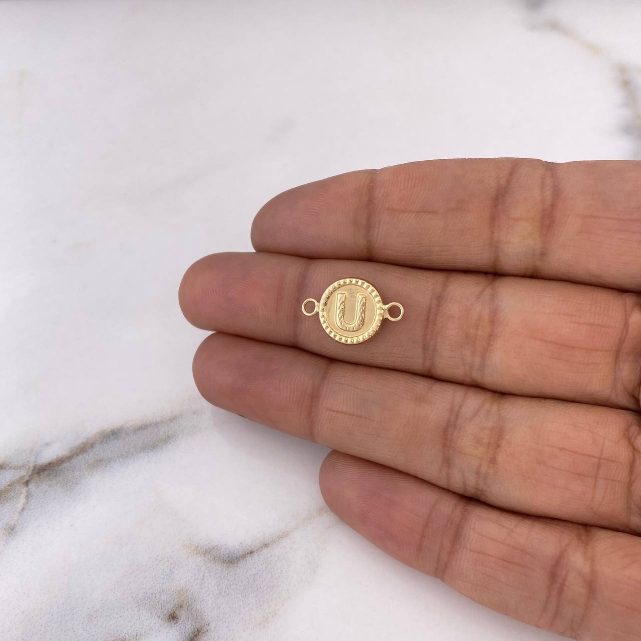 Charm U Letter 0.5gr / 1.6cm / 18K Yellow Gold #