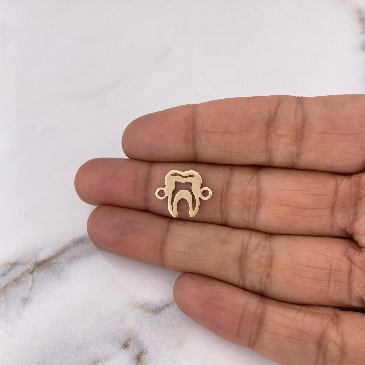 Charm Tooth 0.8gr / 1.5cm / Smooth 18K Yellow Gold #