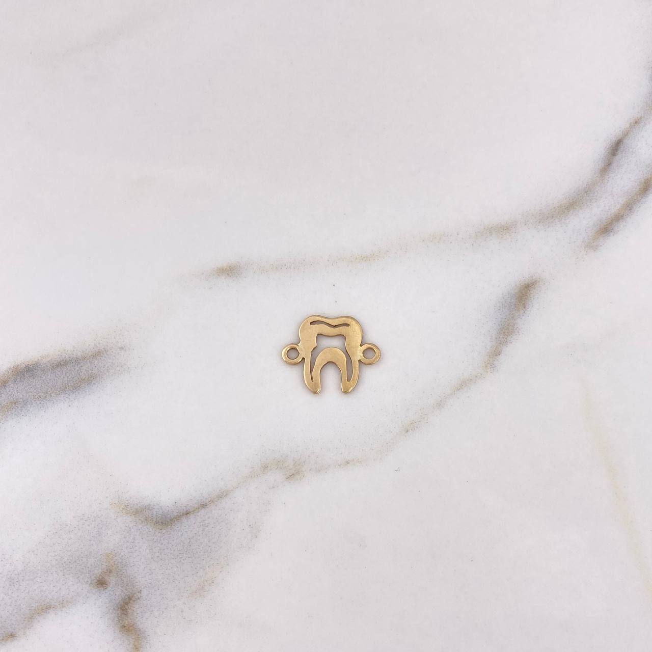 Charm Tooth 0.8gr / 1.5cm / Smooth 18K Yellow Gold #