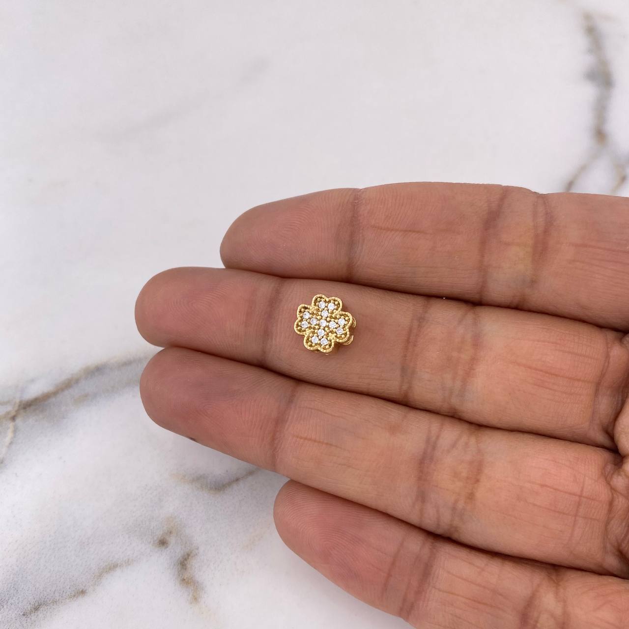 Charm Clover  1.05gr / 8mm White Zircons 18K Yellow Gold #