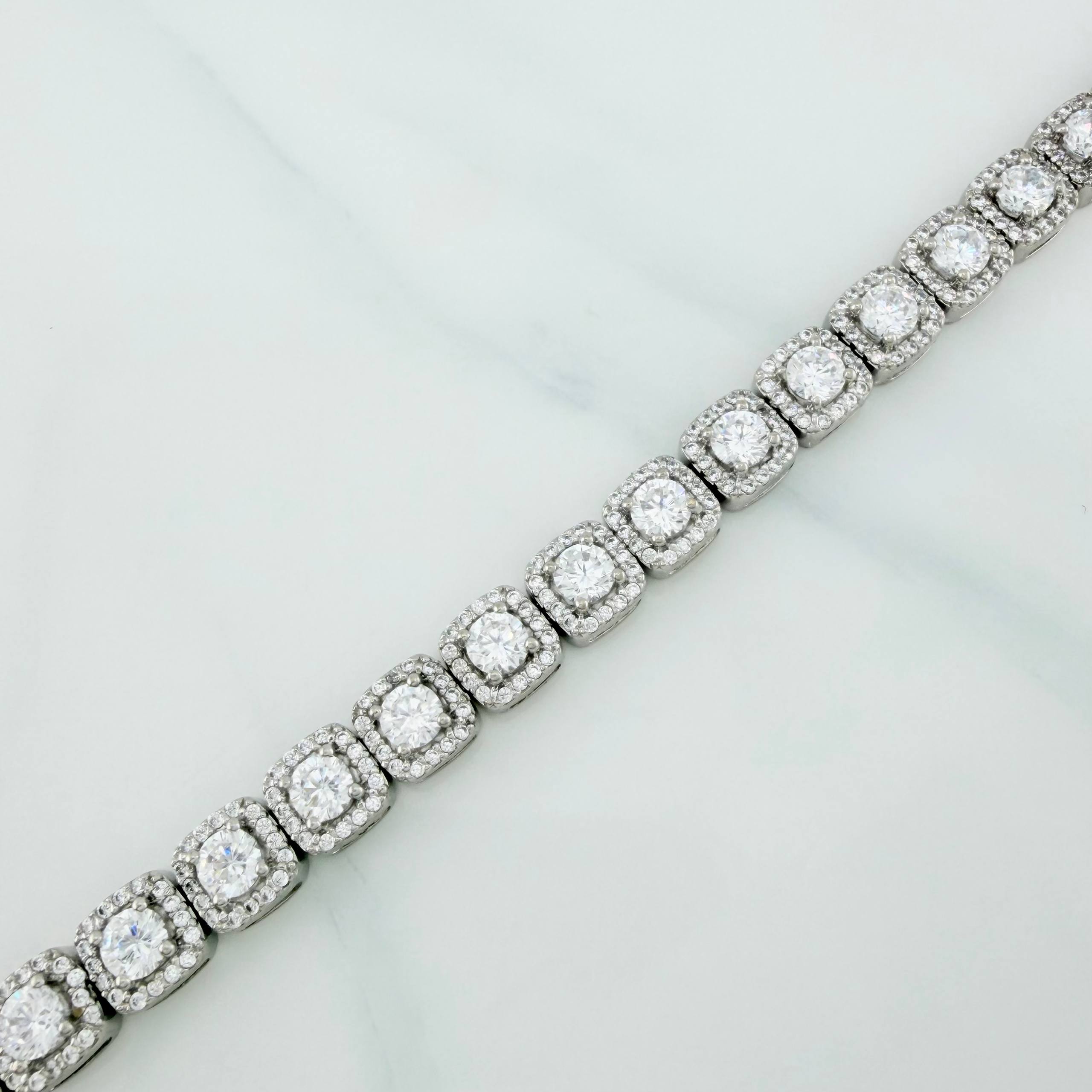 Tennis Bracelet 23.95 g / 7 in / 6.7 mm 18K White Gold