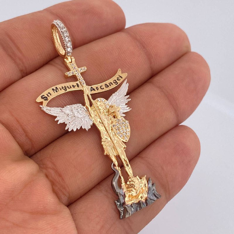 Pendant San Miguel 7.25gr / 2.5in / Three 18K Golds $