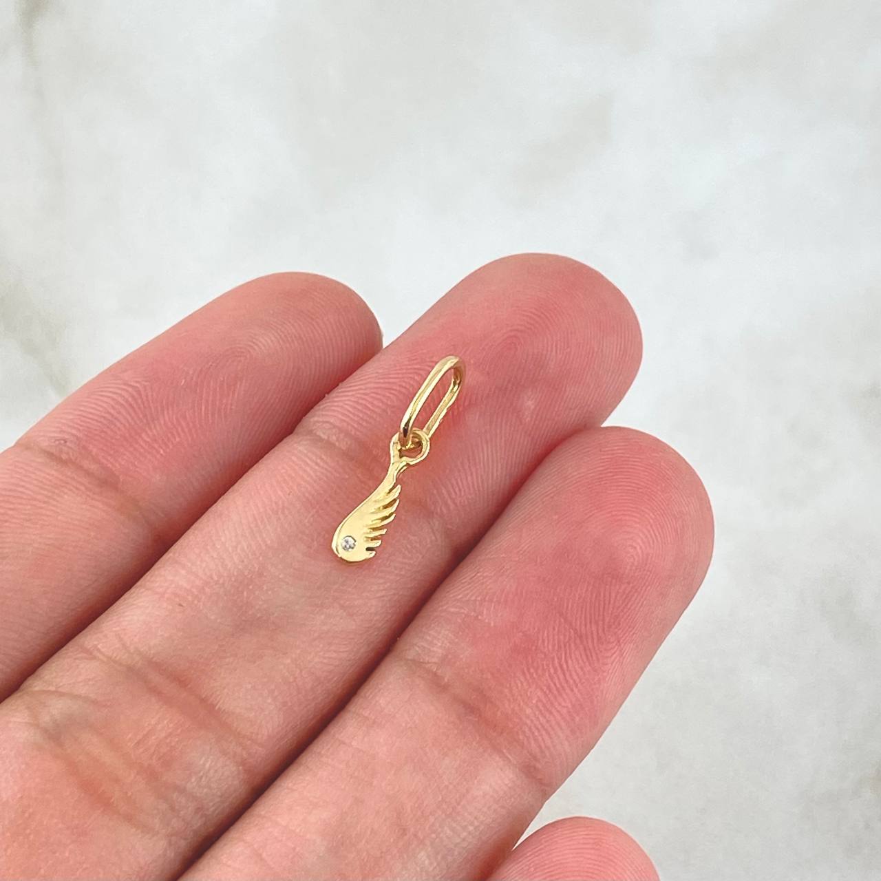 Dije Ala 0.35gr / 2cm / Circon Blanco Oro Amarillo 18K ©