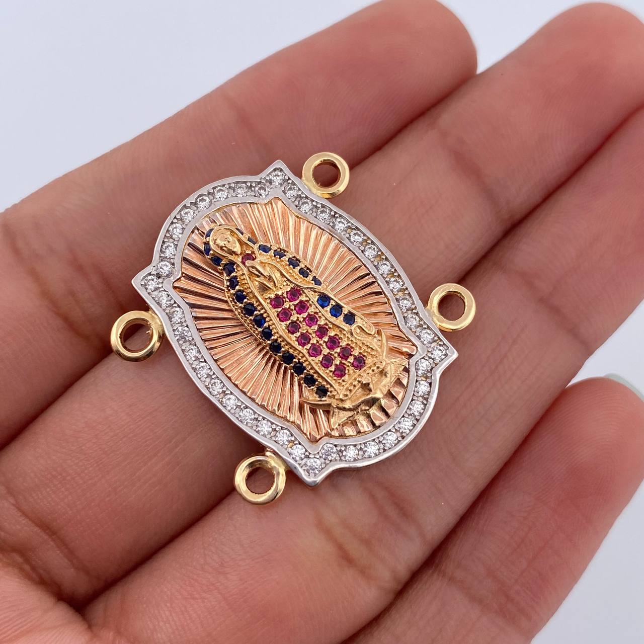 Charm 6.7gr / 2.7cm / 18K Gold $