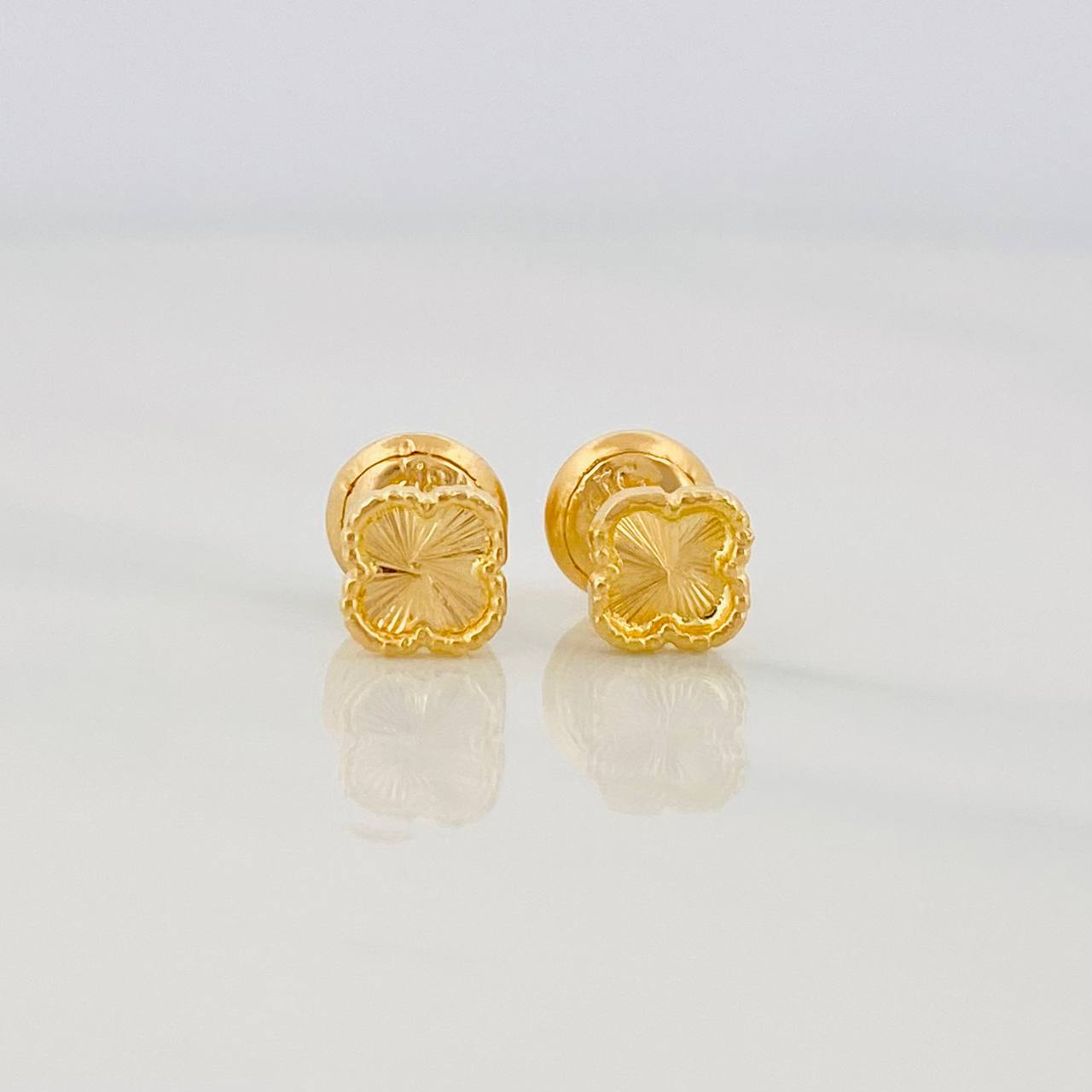 Stud Earrings Clover Diamond Cut 0.75g / in / 5mm Yellow Gold 18K