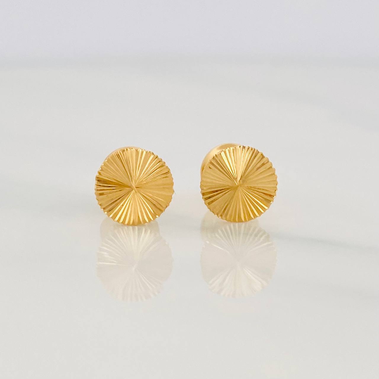 Stud Earrings Circle Diamond Cut 0.85g / in / 6.71mm Yellow Gold 18K