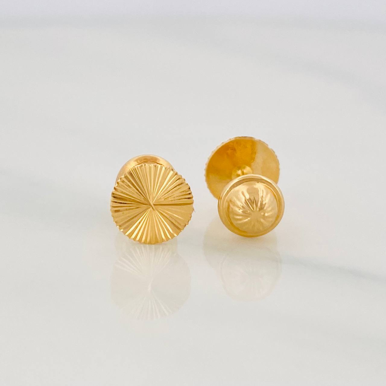 Stud Earrings Circle Diamond Cut 0.85g / in / 6.71mm Yellow Gold 18K