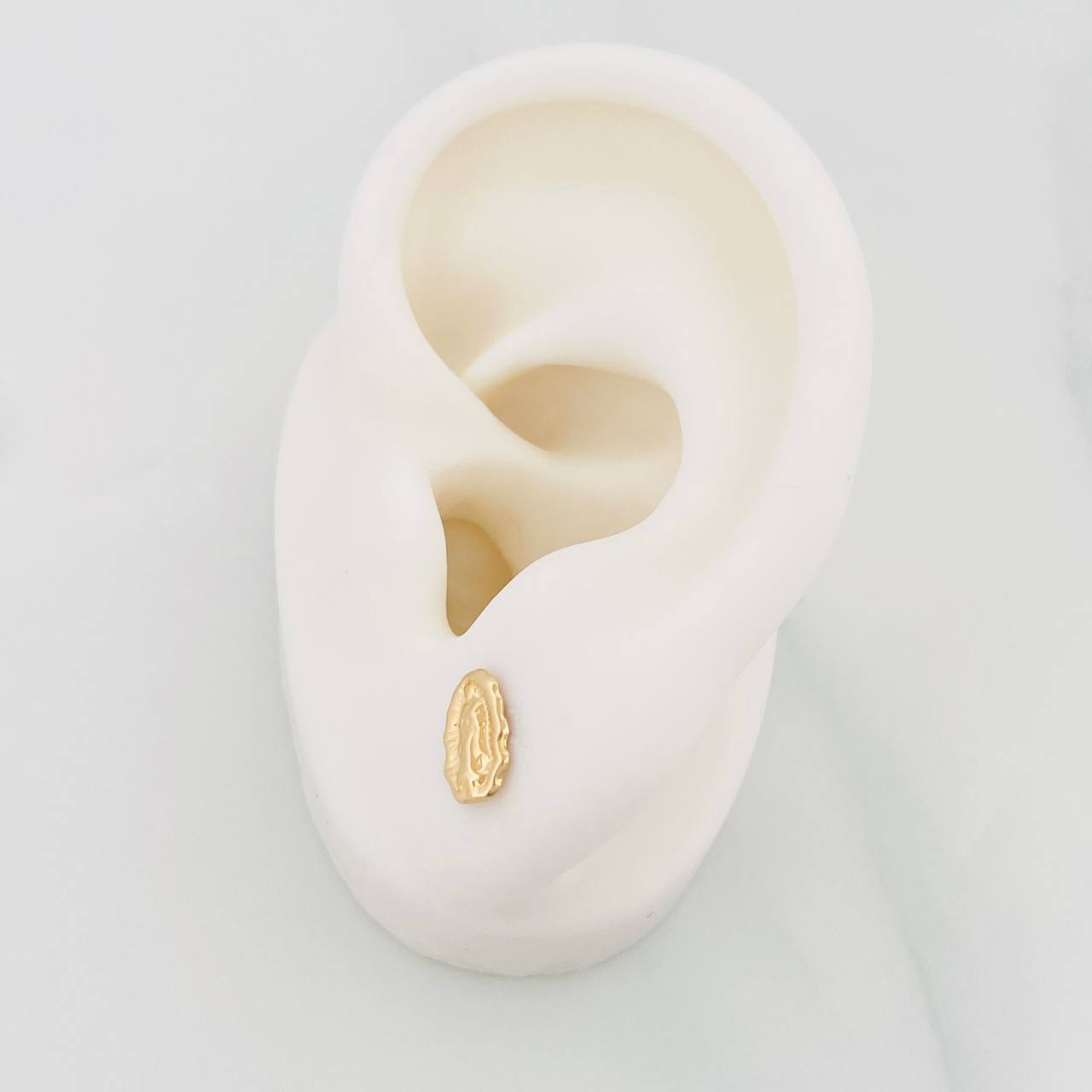 Stud Earrings Virgin Guadalupe 0.75g / in / 5.42mm Yellow Gold 18K