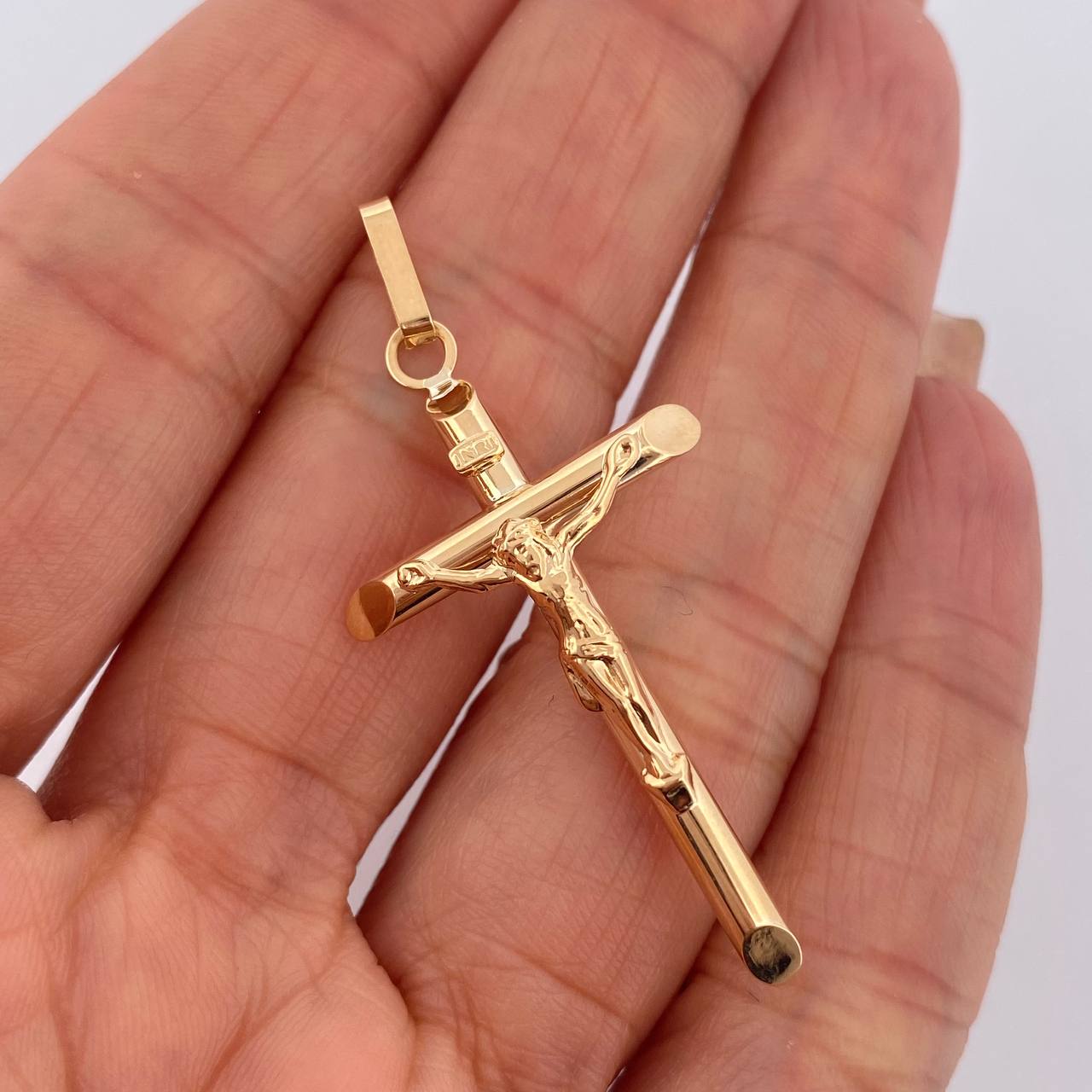 Cruz Cristo 2.1gr / 4.8cm / Oro 18K $
