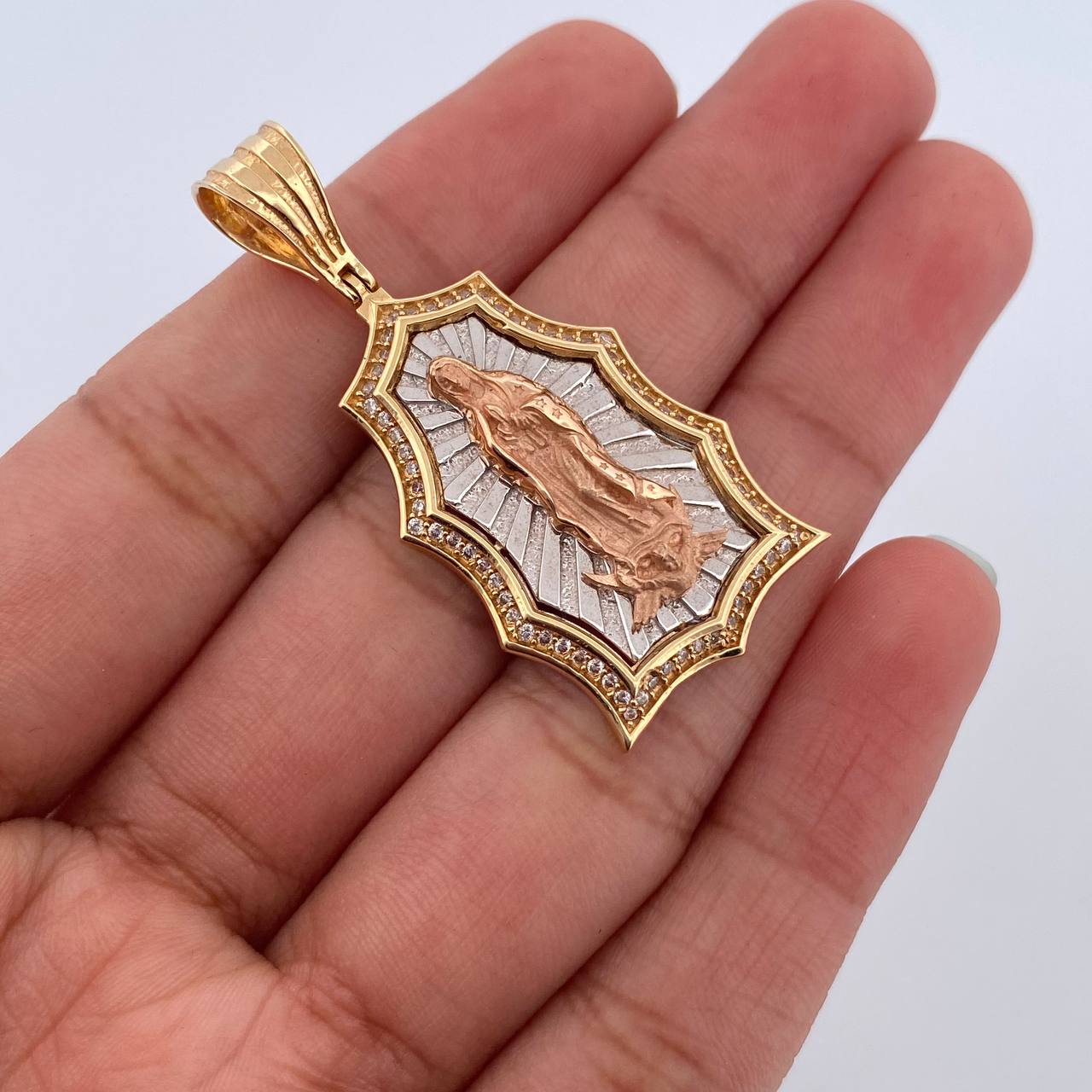 Dije Virgen Guadalupe 7.3gr / 4.2cm / Oro 18K $