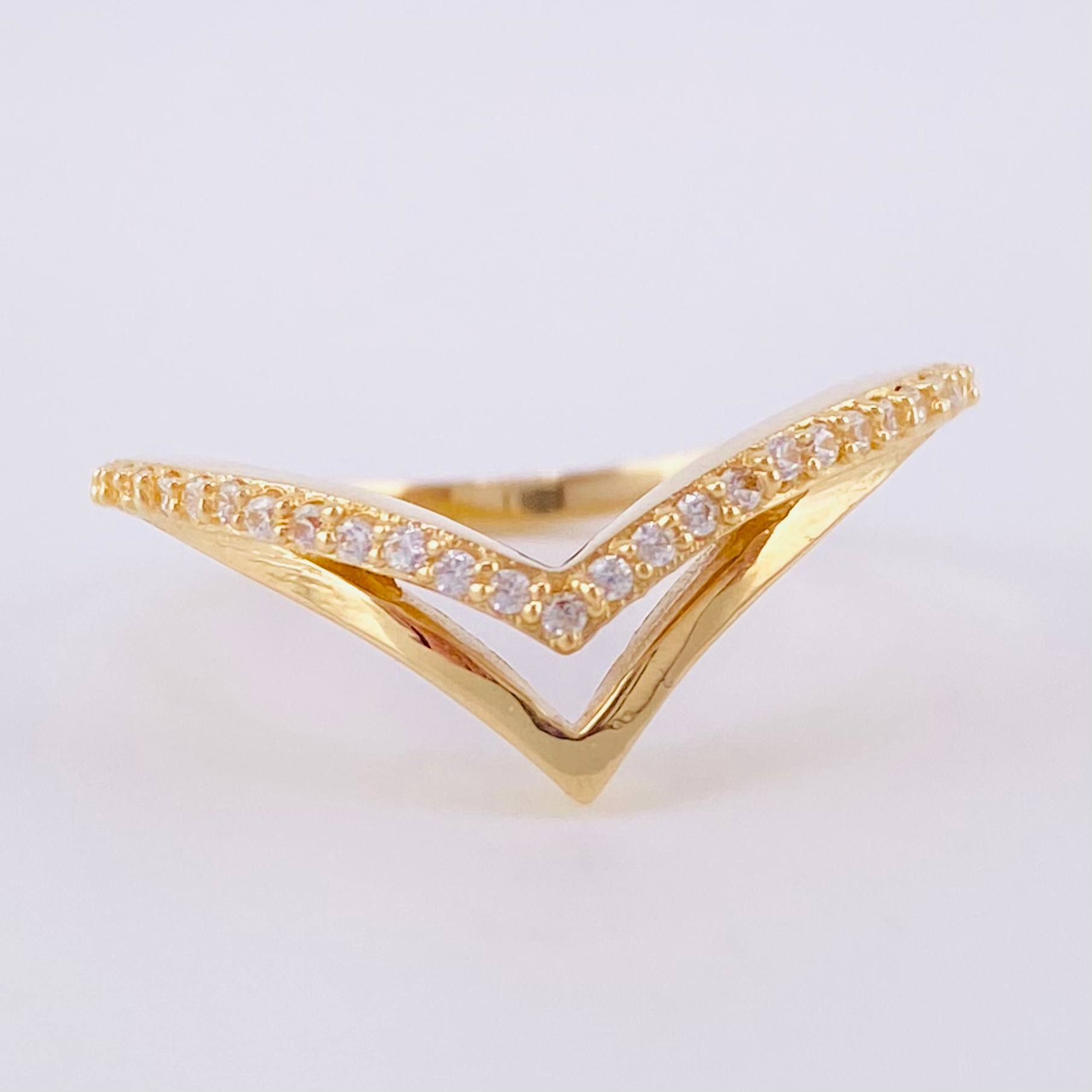 Anillo Curva En V Tupida 2.6 g / T6 1/4 Oro Amarillo 18K
