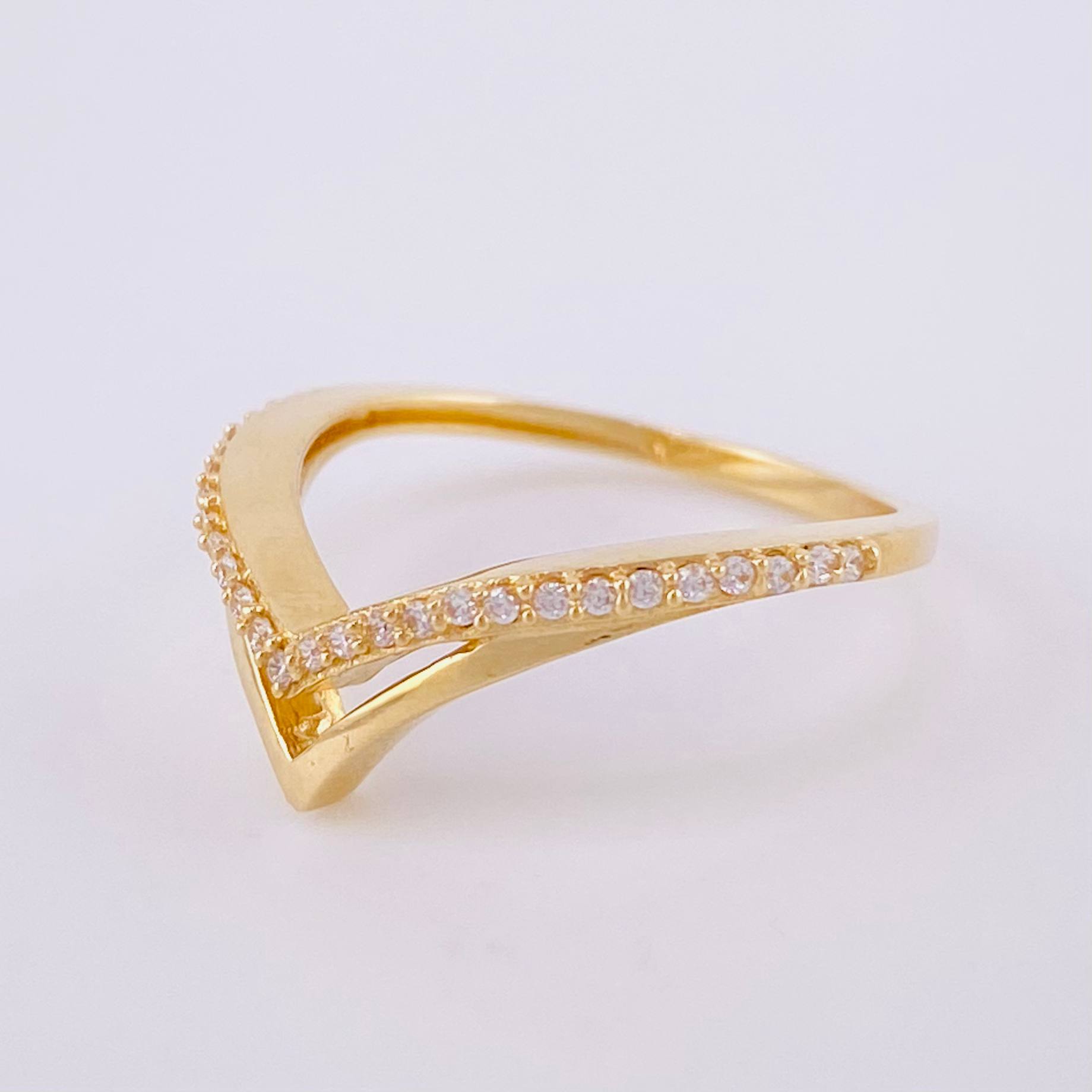 Anillo Curva En V Tupida 2.6 g / T6 1/4 Oro Amarillo 18K