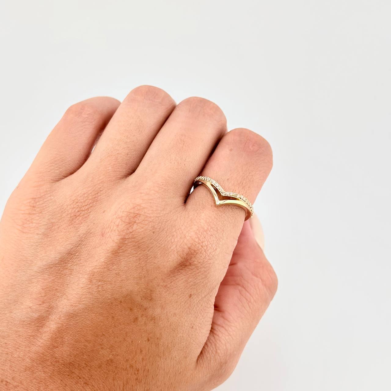 Anillo Curva En V Tupida 2.6 g / T6 1/4 Oro Amarillo 18K