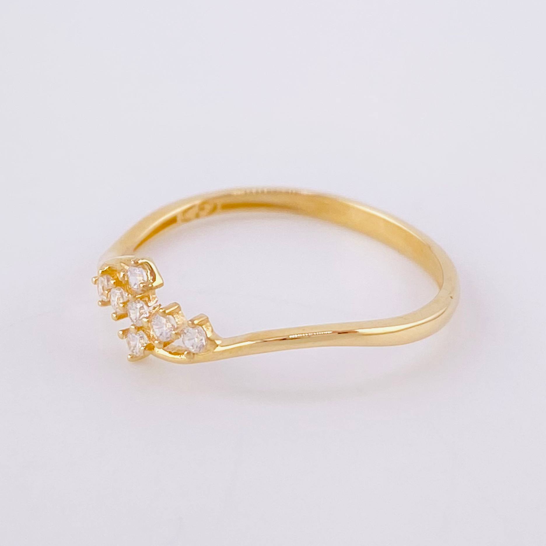 Anillo Lineas Curva Cruz 1.2 g / T7 3/4 Oro Amarillo 18K