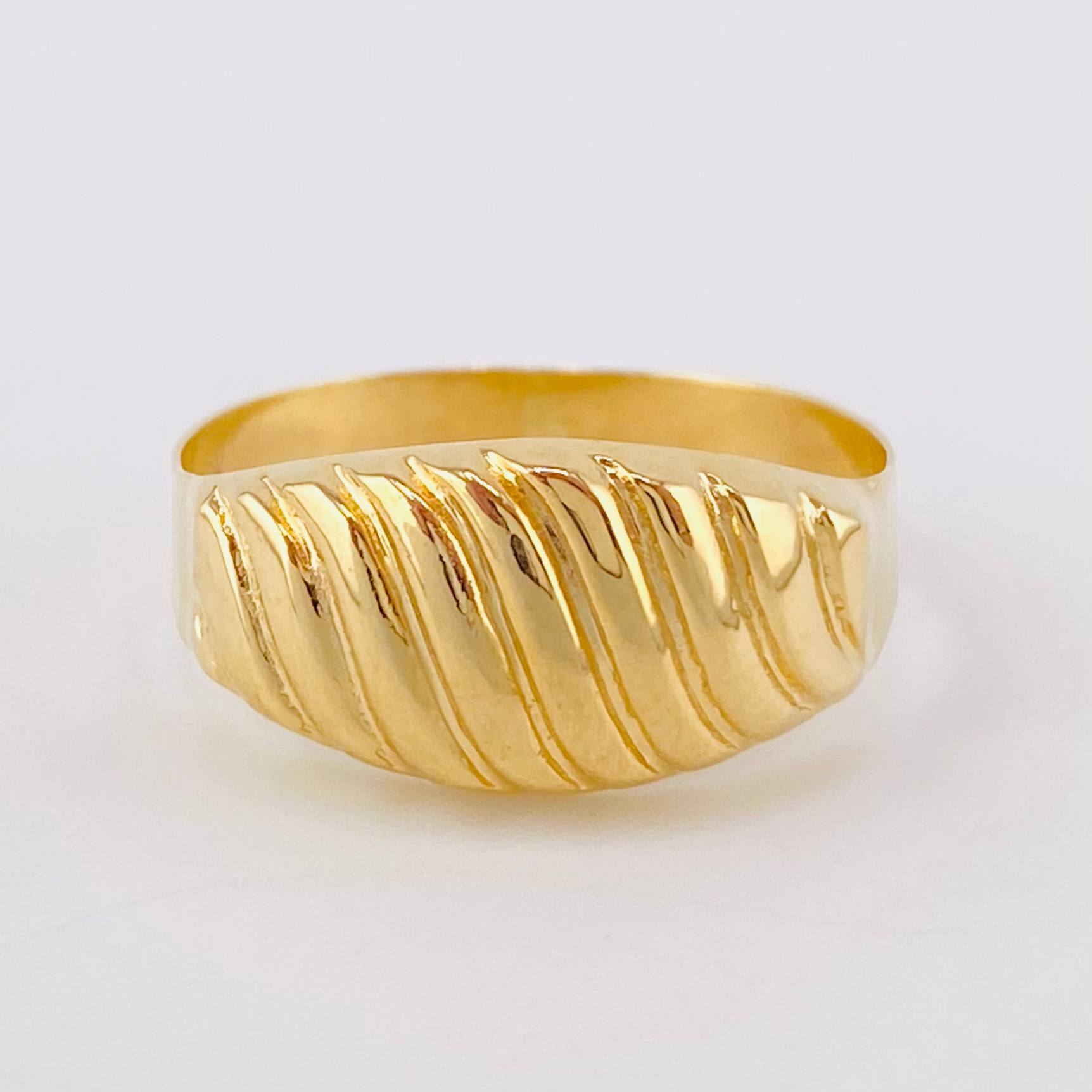 Anillo Multilineas Paralelas 1.75 g / T8 3/4 Oro Amarillo 18K
