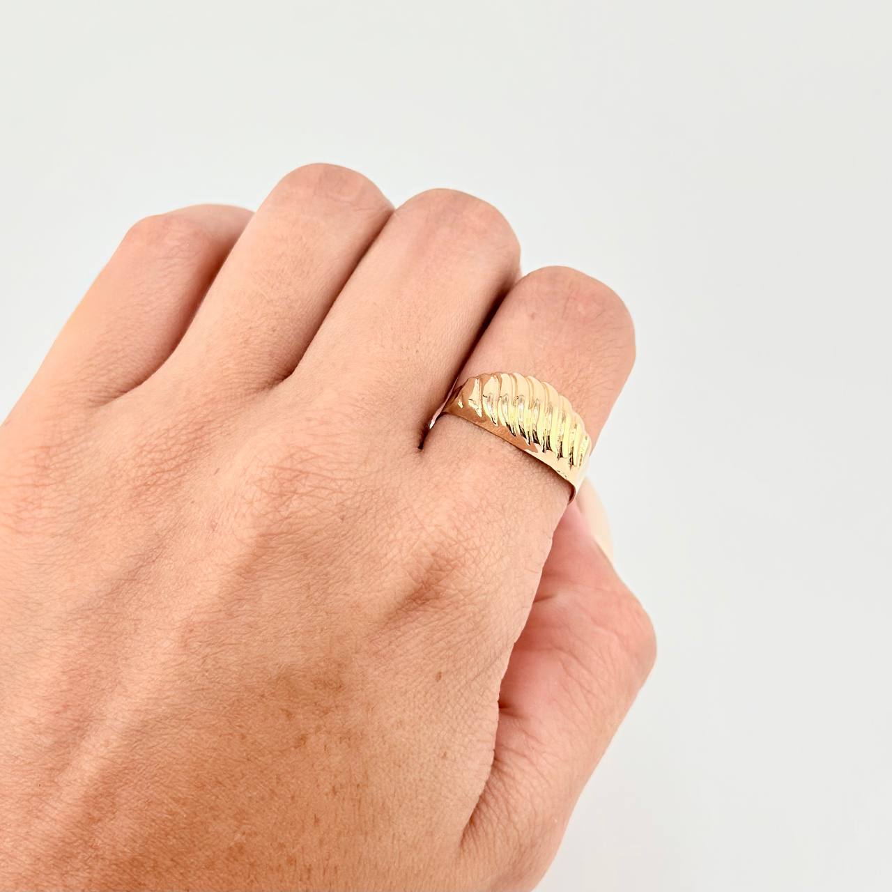 Anillo Multilineas Paralelas 1.75 g / T8 3/4 Oro Amarillo 18K
