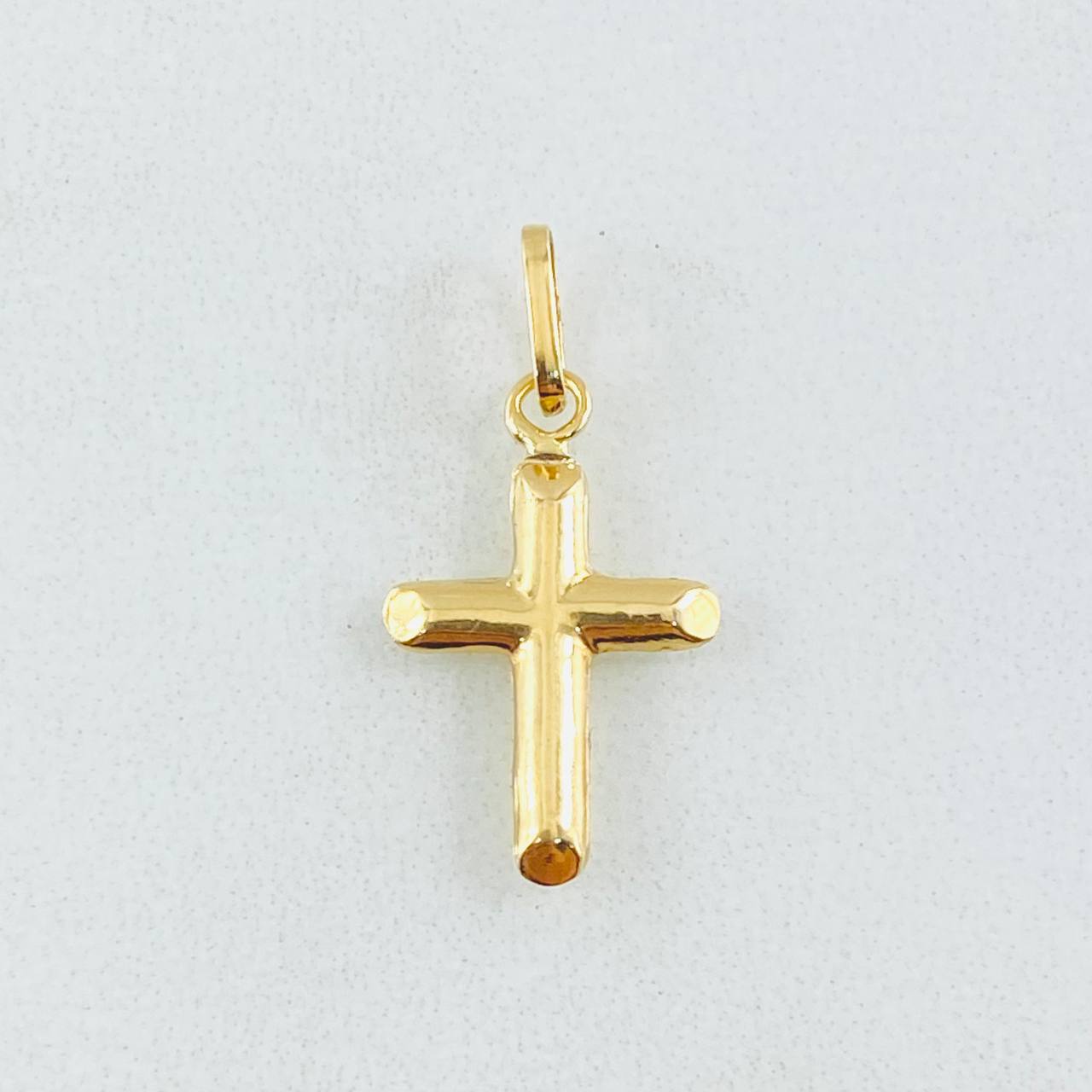 Pendant Cross Flat Tips 0.4gr / 0.5in / 18K Gold ©
