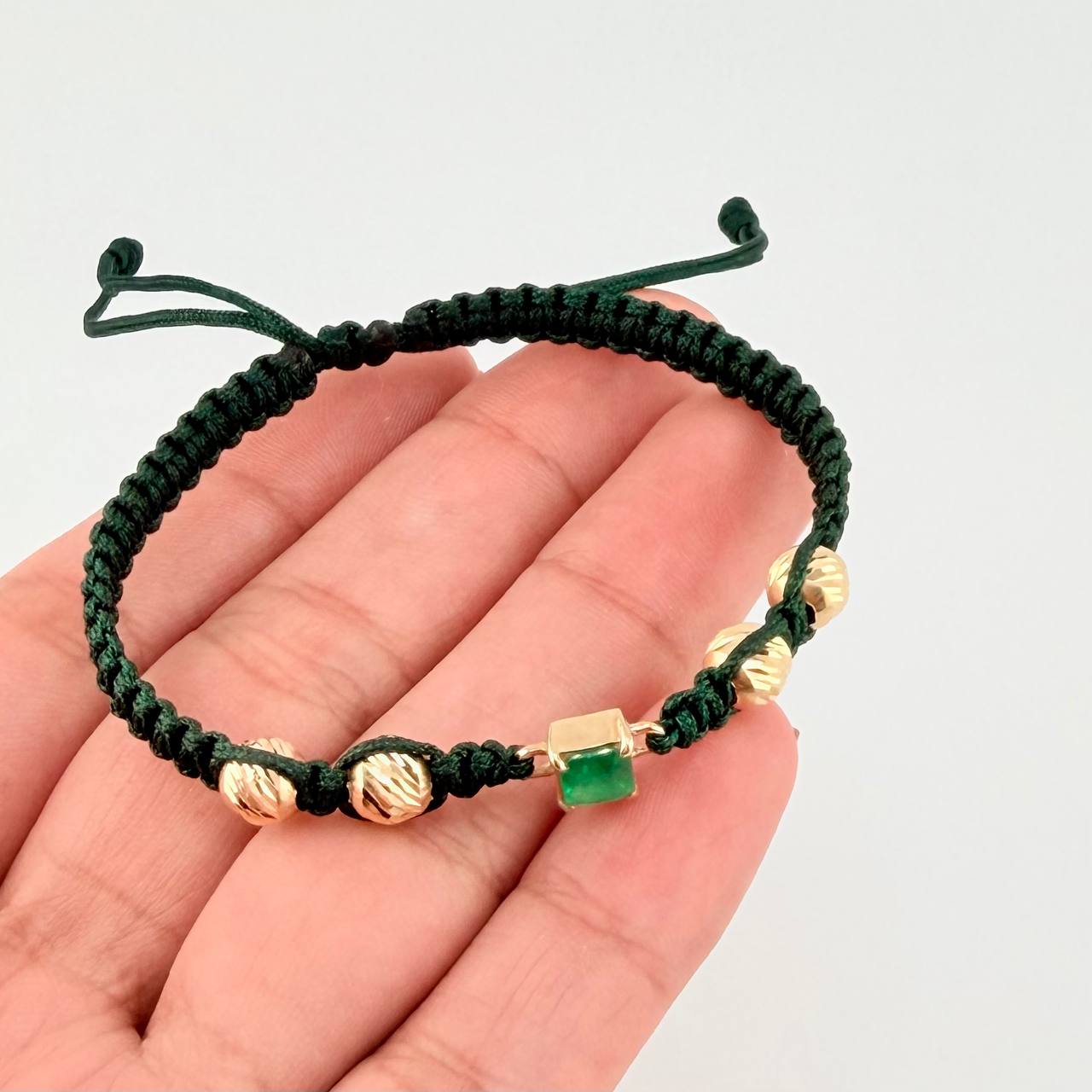 Pulsera Tejida Verde Bolas Diamantadas Cuadrado Esmeralda 70pts Oro Amarillo 18K