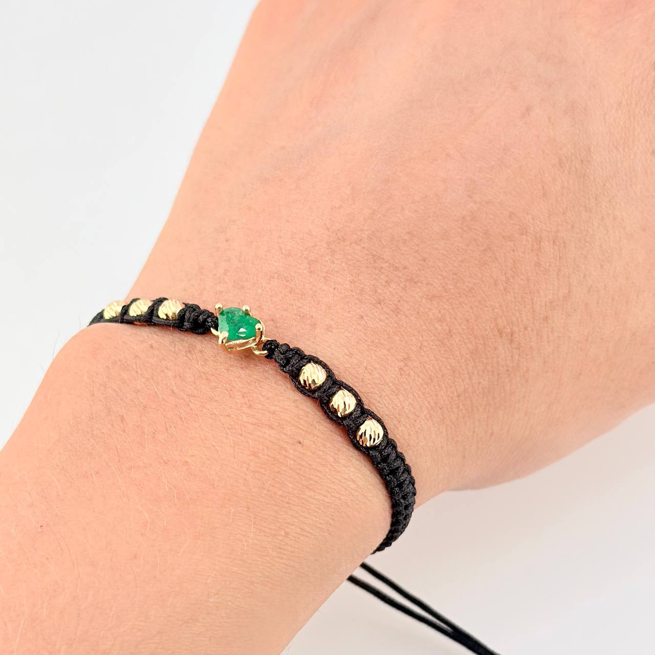 Pulsera Tejida Negra Bolas Diamantadas Corazón Esmeralda 60pts Oro Amarillo 18K