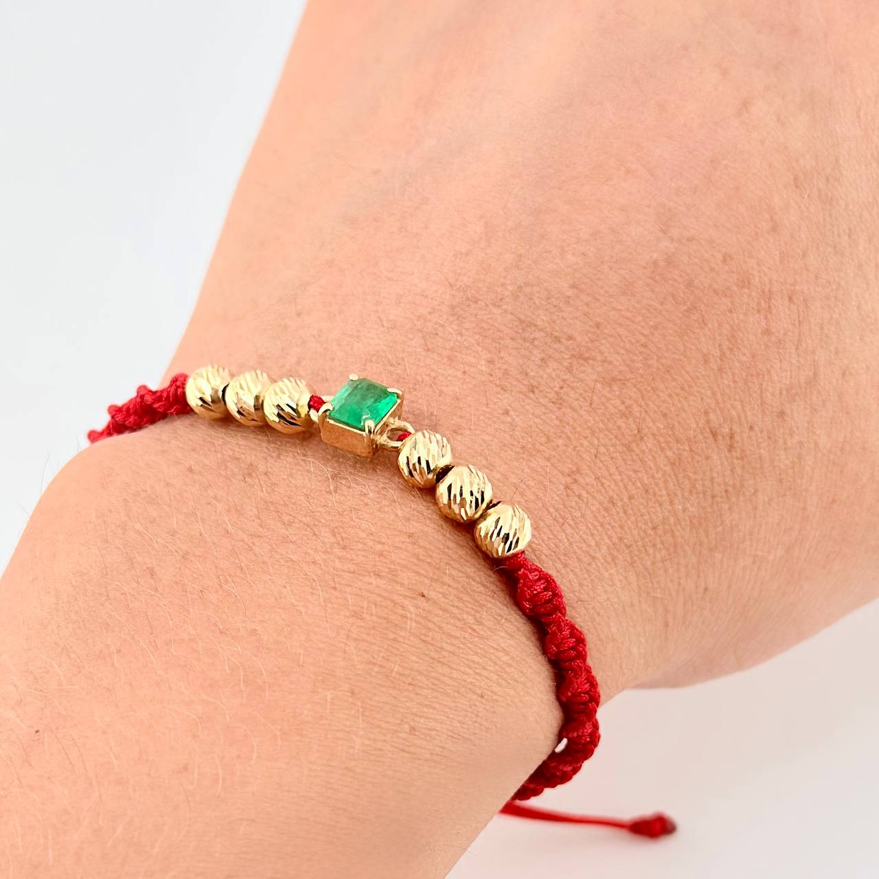 Red Woven Bracelet Diamond Cut Beads Emerald Square 70pts Yellow Gold 18K
