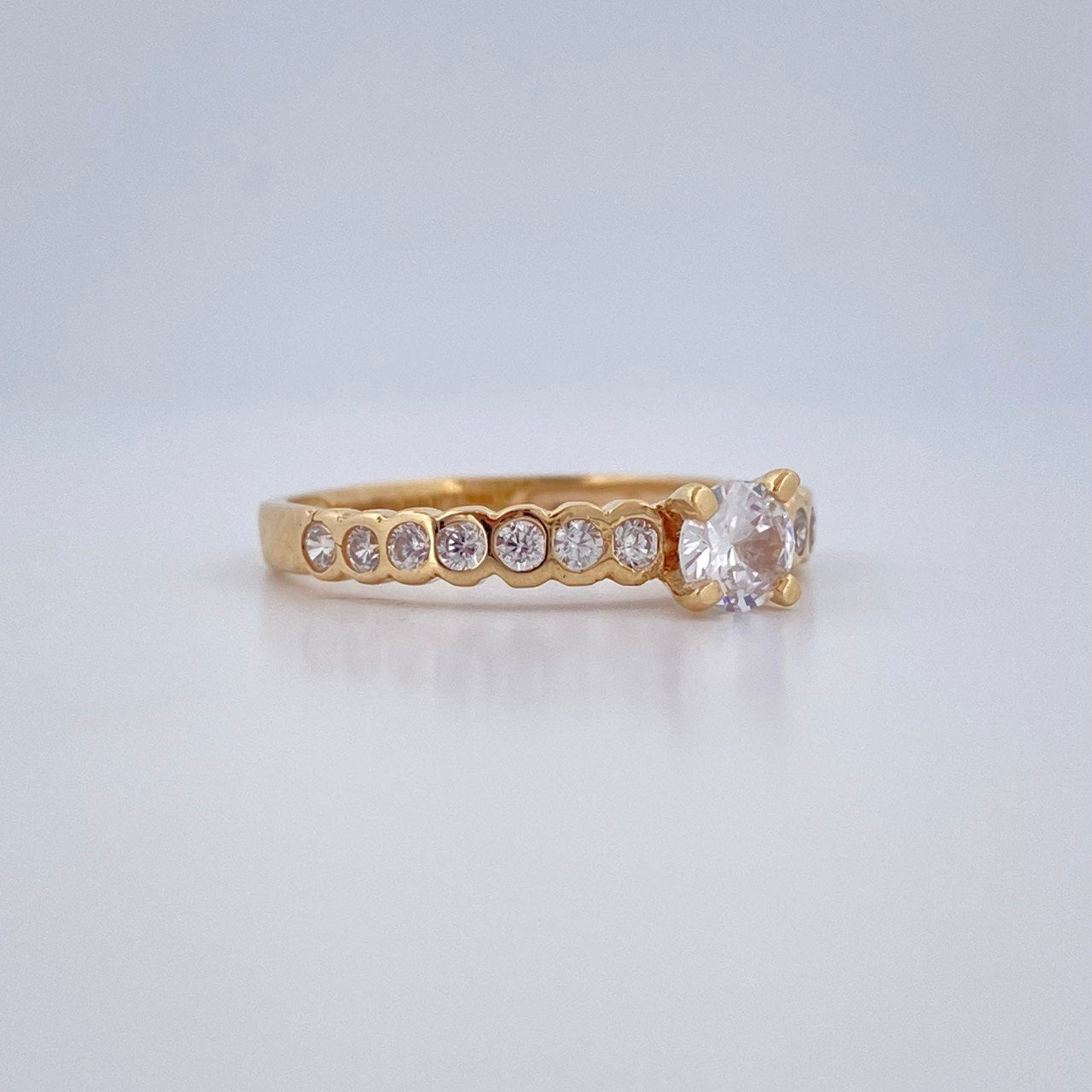 Anillo Solitario Tupido 2.45gr / T7 1/2 / Oro Amarillo 18K $
