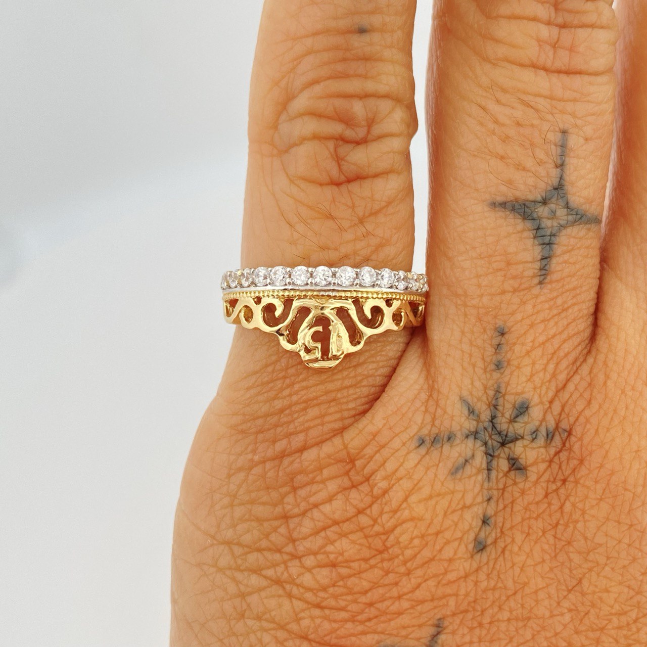 Anillo Corona 15s 2.65gr / T6 / Dos Oros Amarillo Blanco 18K $