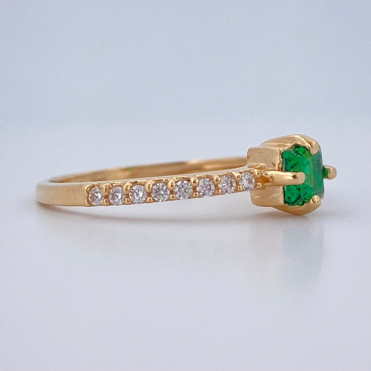 Anillo Solitario Cuadrado 1.85gr / T7 1/4 / Oro Amarillo 18K $
