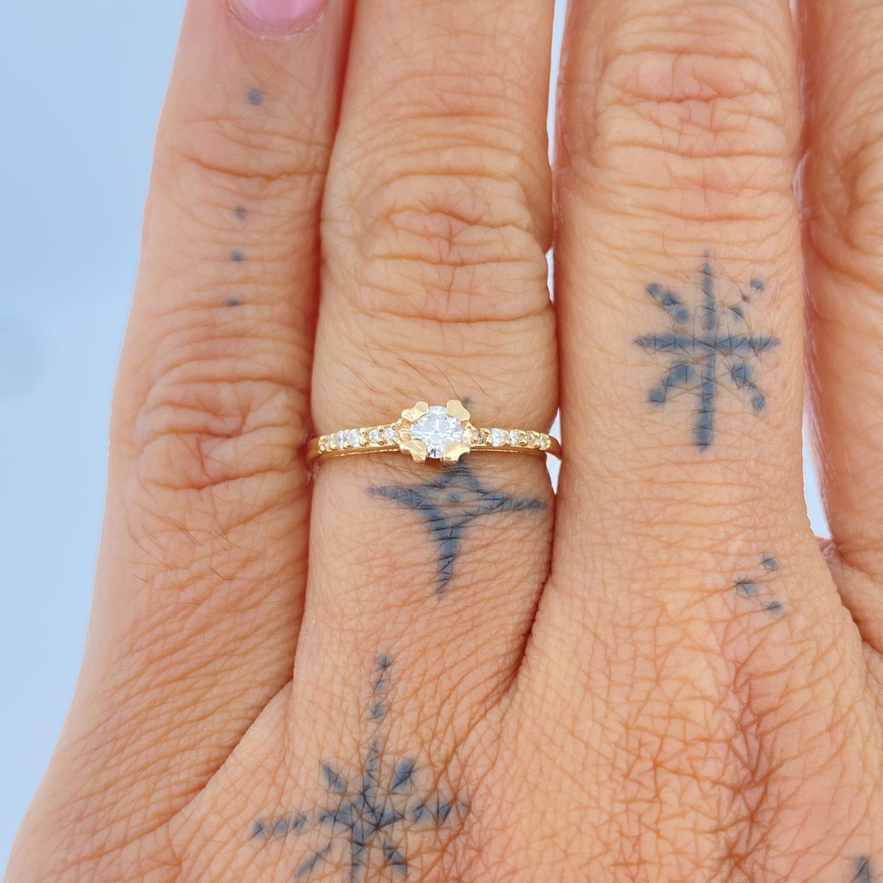 Four Corners Ring 1.9gr / Size 6 1/4 / 18K Gold $