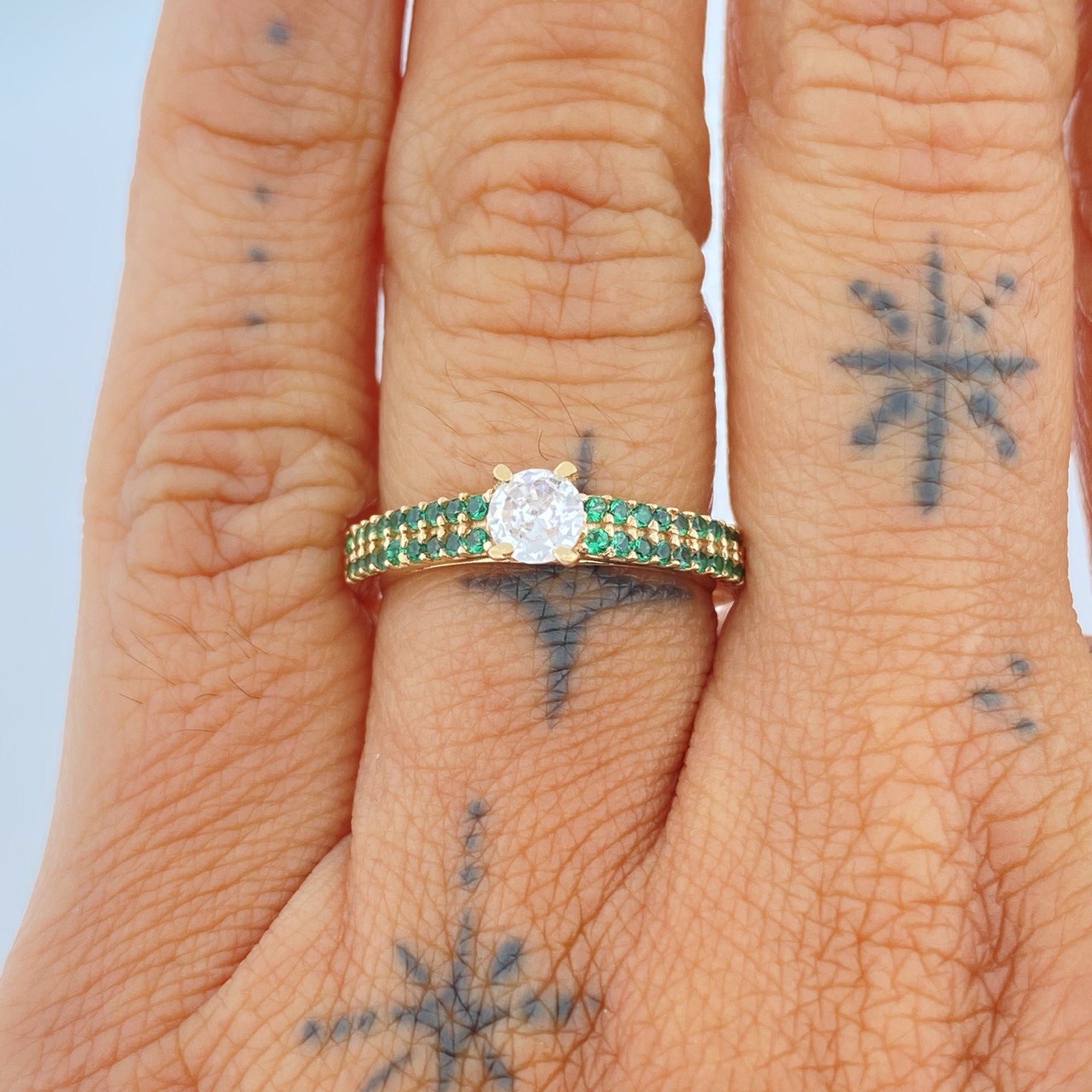 Green Charm Ring 3.15gr / Size 7 1/4 / 18K Gold $