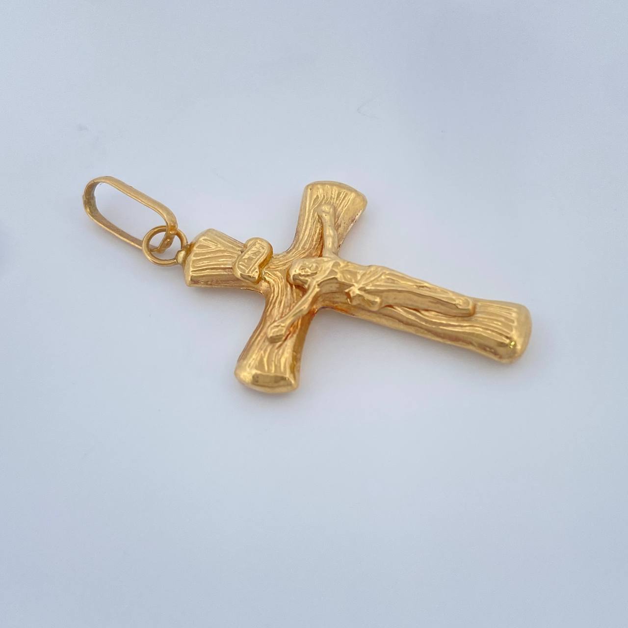 Dije Cruz Cristo 1.55gr / 1 1/2 in / Oro Amarillo 18K &