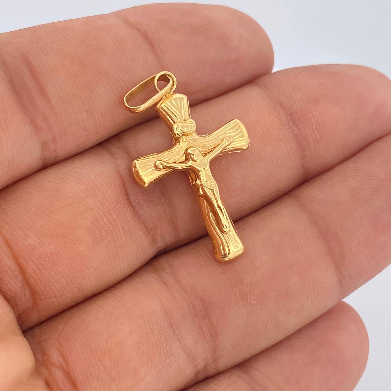 Dije Cruz Cristo 1.55gr / 1 1/2 in / Oro Amarillo 18K &