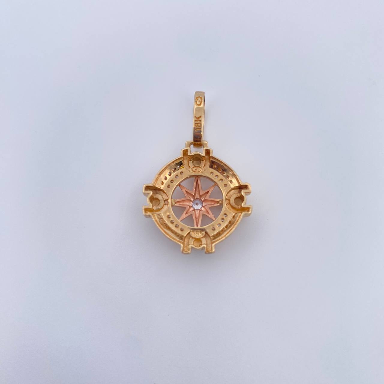 Dije Estrella Cardinal 5.35gr / 3cm / Circones Blancos Tres Oros 18K &