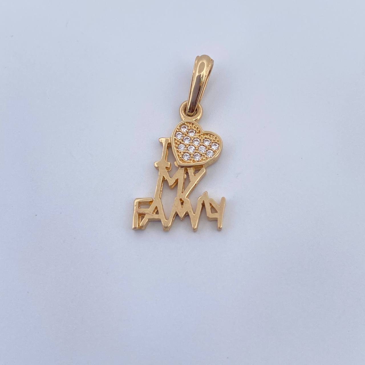 Dije Family Corazon 1.55gr / 2.3cm / Circones Blancos Oro Amarillo 18K &